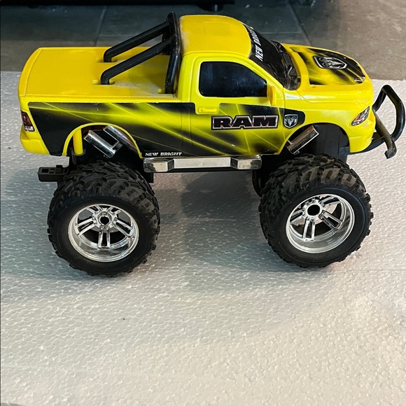 🚗 Remote Control Car Set - Yellow, Red, Gray - Picture 3 of 16